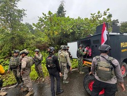 Momen Menegangkan TNI-Polri Ditembaki KKB Saat Evakuasi 4 Pendulang Emas