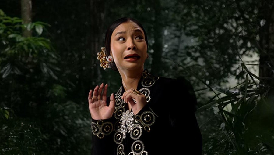 Cuplikan adegan di film Warung Pocong&period;