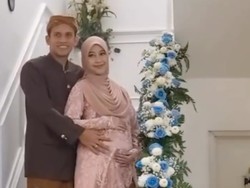 Sungkem ke Suami Pesepakbola, Ini 7 Momen Khidmat Tasyakuran 7 Bulanan Adiba Khanza