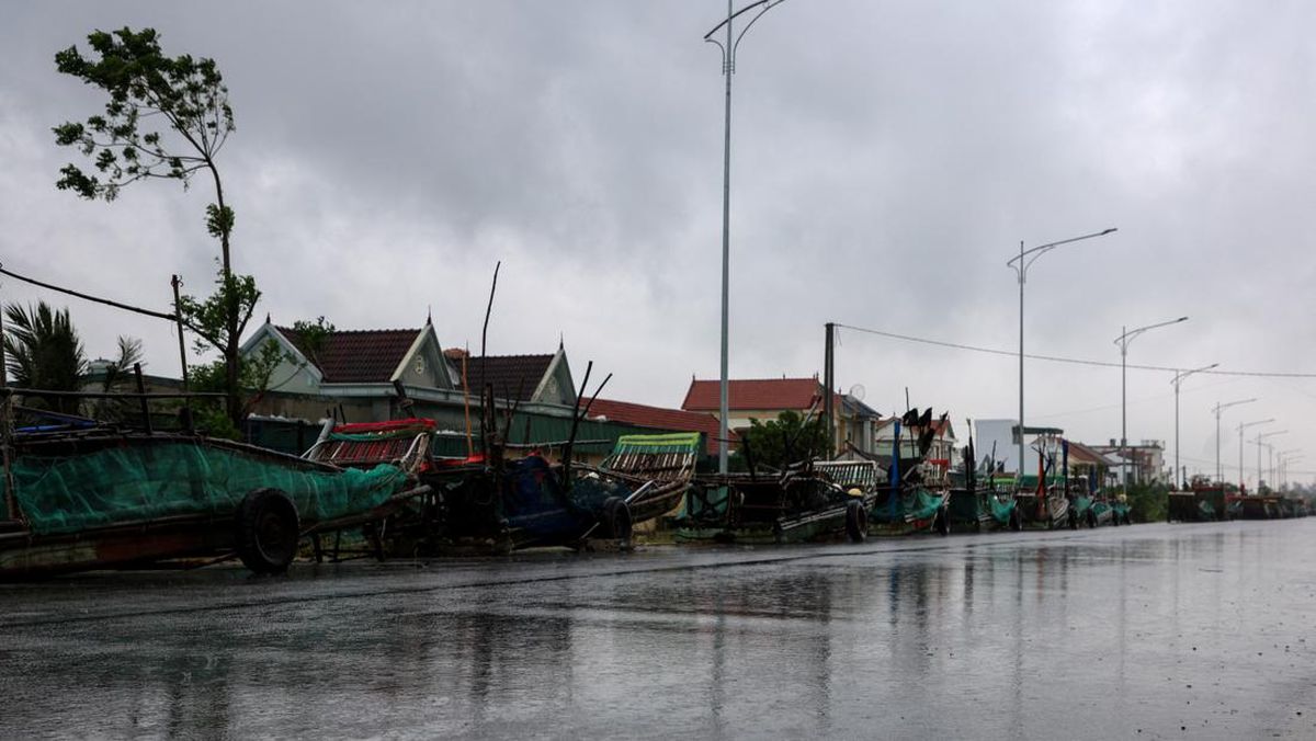 30 Ribu Warga Vietnam Dievakuasi Siaga Topan Bualoi