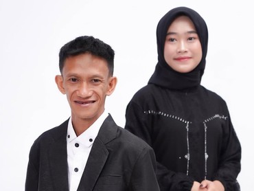 img-title Viral Influencer Brocilk Dapat Hadiah Rumah dari Wakapolda Sulteng Usai Menikah