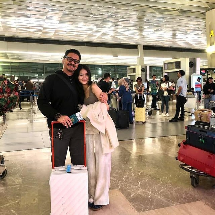 <p>Kedekatan Ferry Maryadi dengan sang putri, Harleyava Princy Maryadi, juga sering menjadi perbincangan, Bunda. Harleyava merupakan anak Ferry dari pernikahannya dengan Risma Nilawati. Ayah dan anak ini tak ragu menunjukkan rasa sayang mereka di depan publik. Sikap manis keduanya pun kerap membuat banyak warganet merasa gemas, Bunda. (Foto: Instagram @kangferrymaryadi)</p>