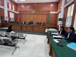 Bacakan Pleidoi, Sari Pudjiastuti Curhat Punya Tanggungan Kakak-Anak Angkat
