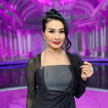 Rias Wajah Sendiri, Terungkap Alasan Iis Dahlia Ogah Didandani Orang Lain