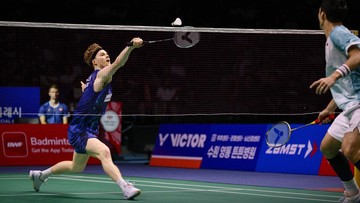Berita Olahraga Terkini CNN Sport : Viral Antonsen Nyungsep dan Nyaris Tabrak Wasit di Liga Super China