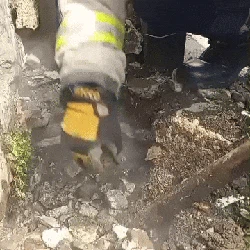 Muncul Asap dari Bawah Tiang Lampu di Depok, Ternyata Ini Pemicunya
