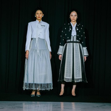 Selendang Tenun Dayak Iban 'Impactful' di Tangan Wilsen Willim