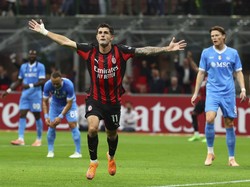Hajar Napoli 2-1, AC Milan ke Puncak Klasemen