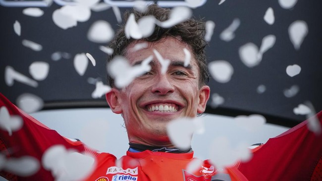 Marc Marquez hanya butuh satu gelar juara dunia lagi untuk menyalip rekor Valentino Rossi.