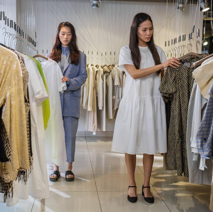 Banyak orang berpikir membeli barang murah bisa menghemat, padahal justru bisa lebih boros. Barang dengan kualitas rendah sering cepat rusak, sehingga kamu harus membeli lagi dan lagi.