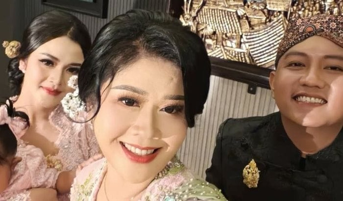 Potret Ibu Mertua Denny Caknan