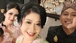 Disebut Senang Punya Mantu Kaya, Paras Mertua Denny Caknan Bikin Salah Fokus