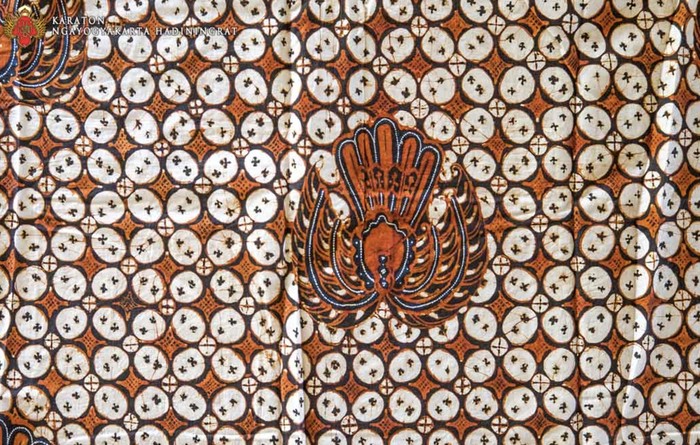 Motif batik larangan Kawung diartikan sebagai biji kawung atau kolang kaling, buah dari pohon aren yang memiliki banyak manfaat untuk manusia. / Foto: Kratonjogja.id