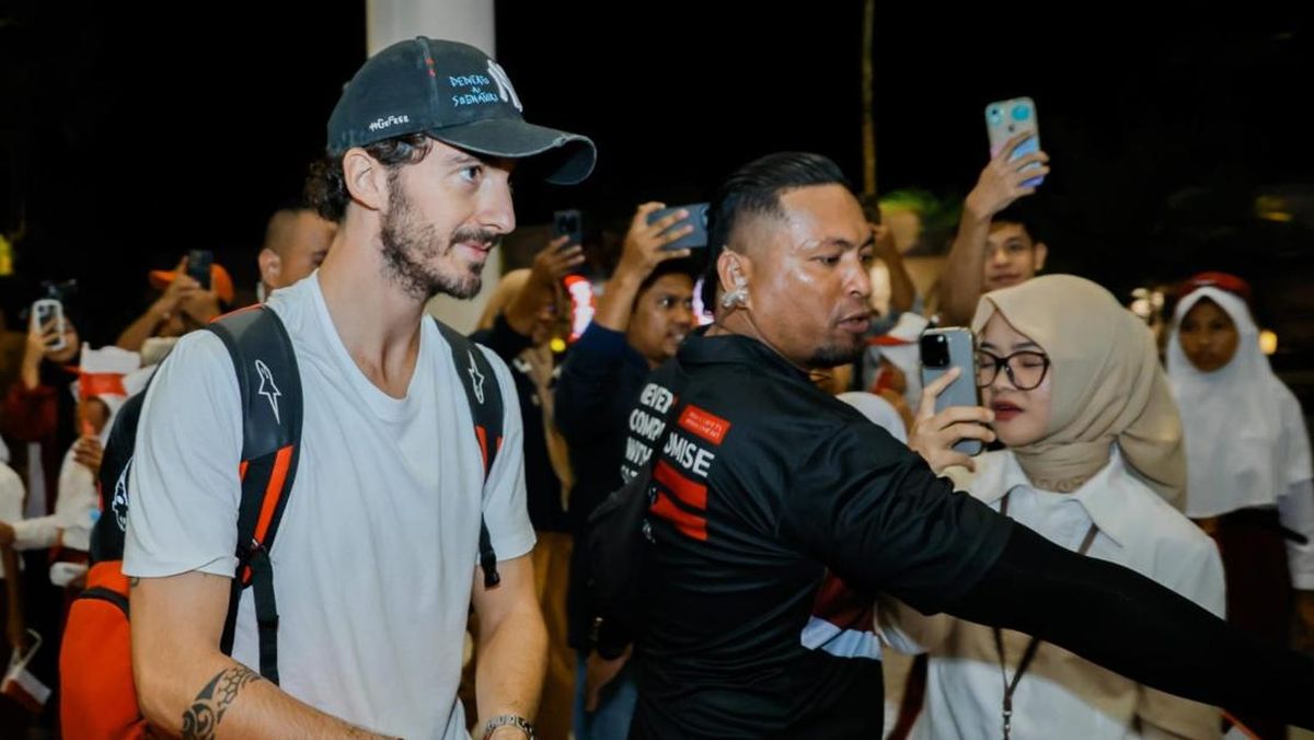 Pecco Bagnaia 'Pimpin' Rombongan, Pembalap MotoGP Tiba di Lombok