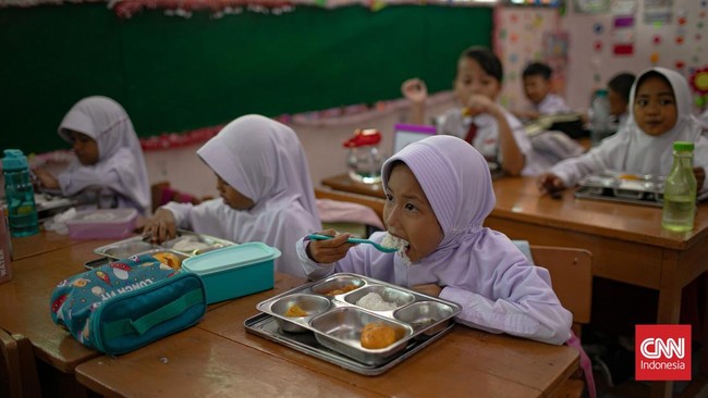 Anggaran MBG Sudah Terpakai Rp35,6 T Badan Gizi Nasional (BGN) menyebut serapan anggaran program makan bergizi gratis (MBG) telah mencapai Rp35,6 triliun dari total anggaran Rp71 triliun di 2025.