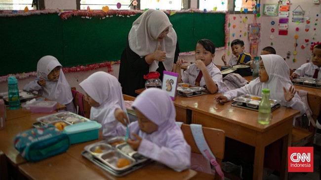BGN mencatat realisasi anggaran Makan Bergizi Gratis (MBG) baru mencapai Rp27 triliun per 17 Oktober 2025 dari total alokasi Rp71 pada tahun ini.