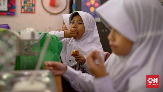 Aliansi Ekonom Indonesia meminta MBG disetop saat bertemu Menko Perekonomian Airlangga Hartarto di Jakarta, Senin (29/9).