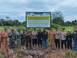 Polisi Pasang Papan Plang Peringatan Karhutla di Inhil, Minta Tak Ada Aktivitas