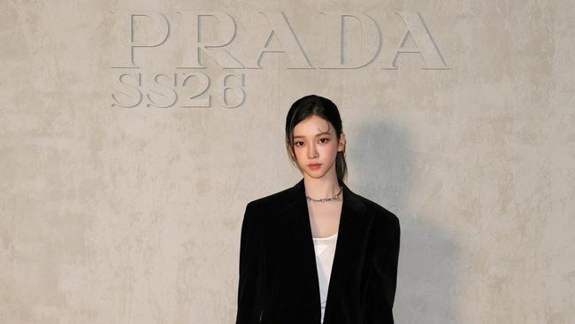 5 Potret Karina aespa Tampil Chic di Prada Spring/Summer 2026 Womenswear Show