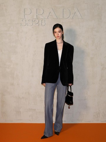 5 Potret Karina aespa Tampil Chic di Prada Spring/Summer 2026 Womenswear Show