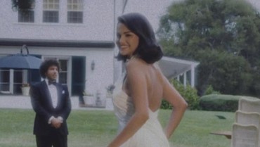 Pernikahan Selena Gomez-Benny Blanco: Momen Haru Sang Kakek Antar Cucu Menuju Altar
