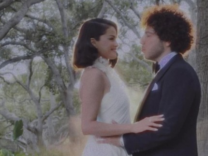 Selena Gomez dan Benny Blanco Gelar Pesta Pernikahan Intimate, Dihadiri Taylor Swift & Paris Hilton