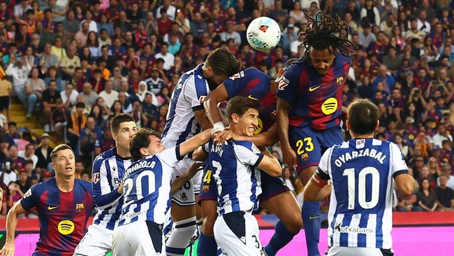 Barcelona Comeback, Gulung Sociedad Barcelona meraih tiga poin saat menjamu Real Sociedad dalam laga kandang di Stadion Olimpico Lluis Companys, Senin (29/9) dini hari waktu Indonesia.