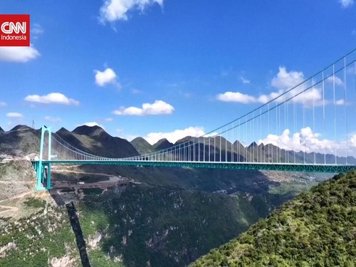 VIDEO: Jembatan Tertinggi di Dunia Dibuka di Guizhou China