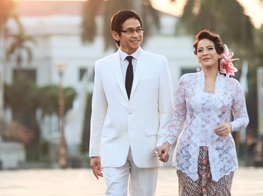 38 Tahun Menikah, Lagu Ini Masih Jadi Favorit Addie MS & Memes Sejak Pacaran