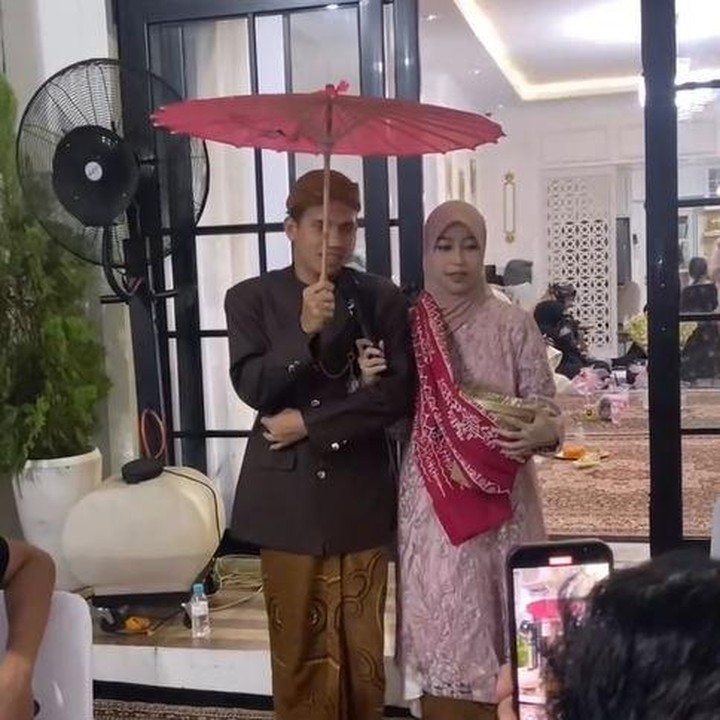<p>Pasangan Adiba Khanza dan Egy Maulana Vikri sebentar lagi dikaruniai anak pertama, Bunda. Jelang hari bahagia, keduanya menggelar tasyakuran tujuh bulanan yang hanya dihadiri oleh keluarga dan kerabat dekat. (Foto: Instagram @_ummi_pipik_/ @adiba.knza)</p>