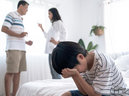 Anak Enggak Sengaja Dengar Ortu Debat, Ini Dampaknya Menurut Psikolog