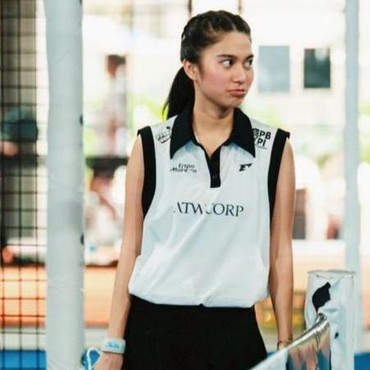 Resmi Cerai Usai Arhan Ikrar Talak, 7 Potret Azizah Salsha Asyik Main Padel