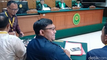 img-title Jalani Sidang Cerai Perdana, Bedu dan Istri Sepakat Pisah Secara Damai untuk Anak