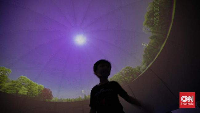Planetarium Jakarta kembali beroperasi setelah 13 tahun hiatus dengan beragam atraksi edukatif, termasuk teater bintang dan AI Virtual Host.