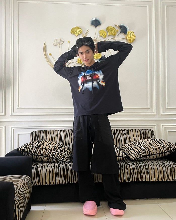 Dalam sesi Q&A bersama sang idol, XngHan mengungkapkan alasan ia tertarik mencoba berakting di ‘Asmara Gen Z’. Rupanya, ia ingin menunjukkan sisi dirinya yang berbeda sebagai bentuk syukur atas dukungan fans setianya./ Foto: x.com/XngHan_official