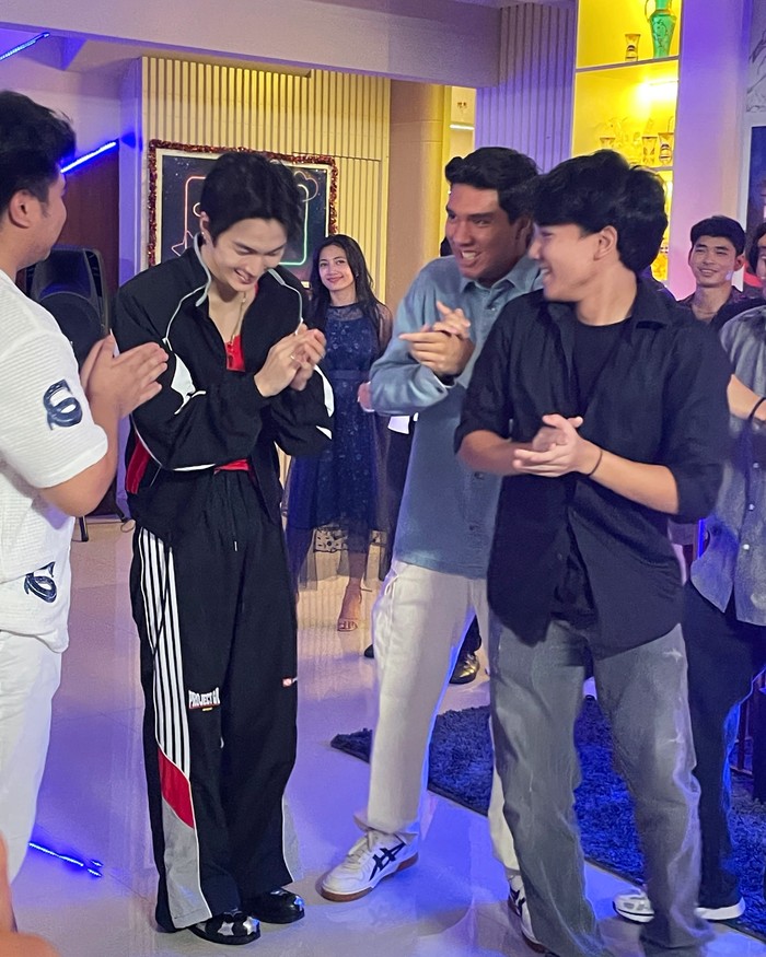 Fans juga menginginkan hal yang sama lantaran penampilan spesialnya membuat banyak orang ingin mengenalnya lebih dekat. Mari kita tunggu gebrakan XngHan yang kini aktif di bawah artist brand, ‘XngHan&Xoul’, selanjutnya, ya!/ Foto: x.com/XngHan_official