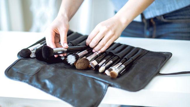 7 Jenis Brush Make Up dan Kegunaannya, Pemula Wajib Tahu