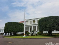 Peringati G30S, Istana Kibarkan Bendera Setengah Tiang