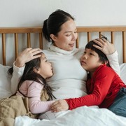 5 Kalimat yang Diucap Orang Tua Kepada Anak Sebelum Tidur, Punya Dampak Besar!