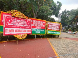 Cukai Rokok Tak Naik, Serikat Pekerja & Petani Kirim Karangan Bunga ke Purbaya