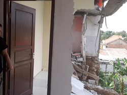 Longsor Terjadi di Sukmajaya Depok, 2 Rumah Rusak