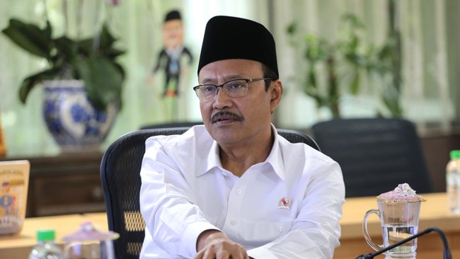 Mensos Gus Ipul menyebut Sekolah Rakyat sebagai terobosan pengentasan kemiskinan, mengintegrasikan pendidikan, kesehatan, dan pemberdayaan ekonomi.