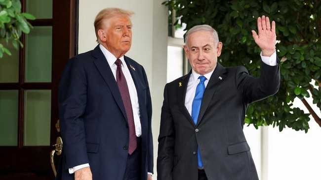 Presiden AS Donald Trump meminta Israel segera menghentikan pengeboman Gaza setelah Hamas setuju untuk membebaskan sandera.
