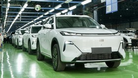 Produksi Massal Mobil Geely Sudah Mulai di Indonesia