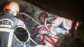 Tangan Santri Korban Ponpes Ambruk Sidoarjo Diamputasi di Reruntuhan