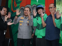 Momen Kapolda Riau Bicara dengan Komunitas Gerkatin Pakai Bahasa Isyarat