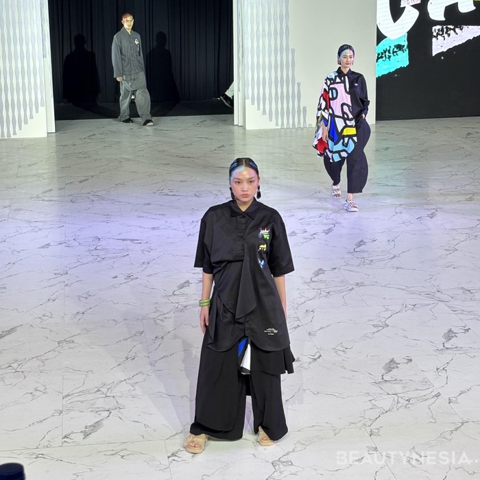 Pada acara Fashion Nation Senayan City 2025, Danjyo Hiyoji berkolaborasi dengan Ade Habibie dan Moneyman Works. (Foto: Rini Apriliani/Beautynesia)