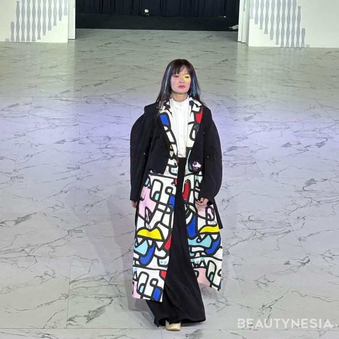 ‘Canvar’ koleksi dari Danjyo Hiyoji ini terinspirasi dengan karya lukisan abstrak dari seniman Ade Habibie. Ia juga mendapatkan inspirasi siluet dan streetwear dari Moneyman Works. (Foto: Rini Apriliani/Beautynesia)