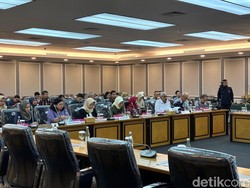 Rapat di DPR, Pihak Arya Daru Desak Dalami Sosok Vara dan Dion