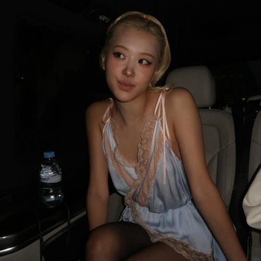 Rose BLACKPINK Tampil Beda dari Artis Lain, Stylist Banjir Hujatan